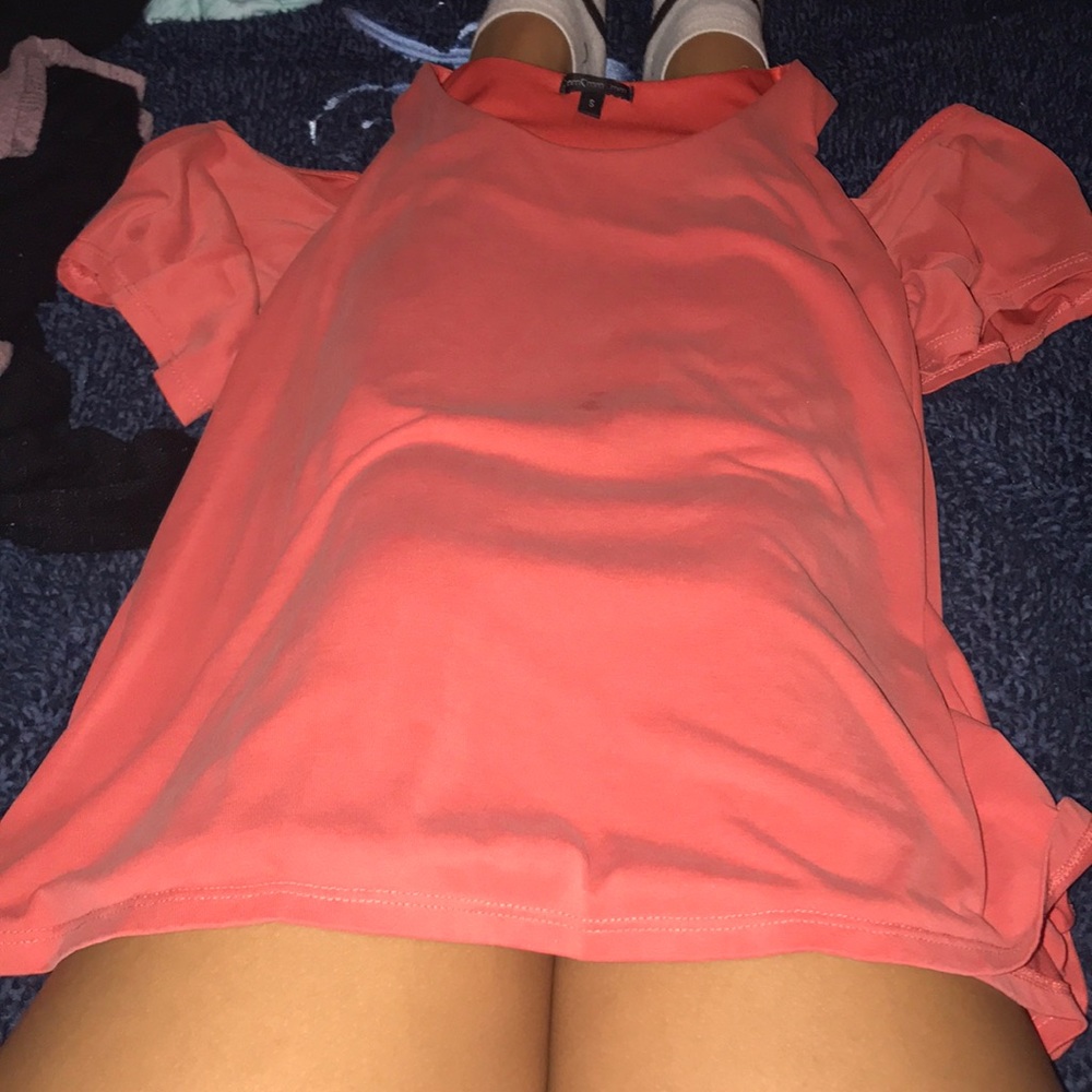 Pink tank off the shoulder shirt.